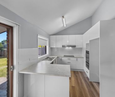 FRESHLY UPDATED SPACIOUS FAMILY HOME! - Photo 2