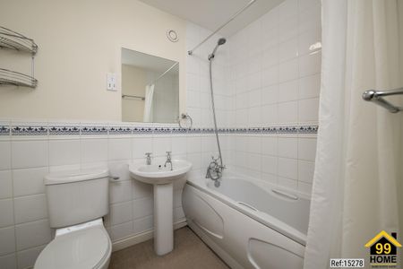 4 bed Terraced in Shore Road , Hythe, SO45 6DB - Photo 2