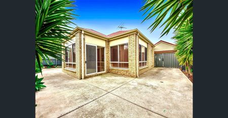 Perfectly Positioned 4 Bedroom Cottage Home - Photo 4