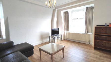 2 bed flat to rent - Photo 2
