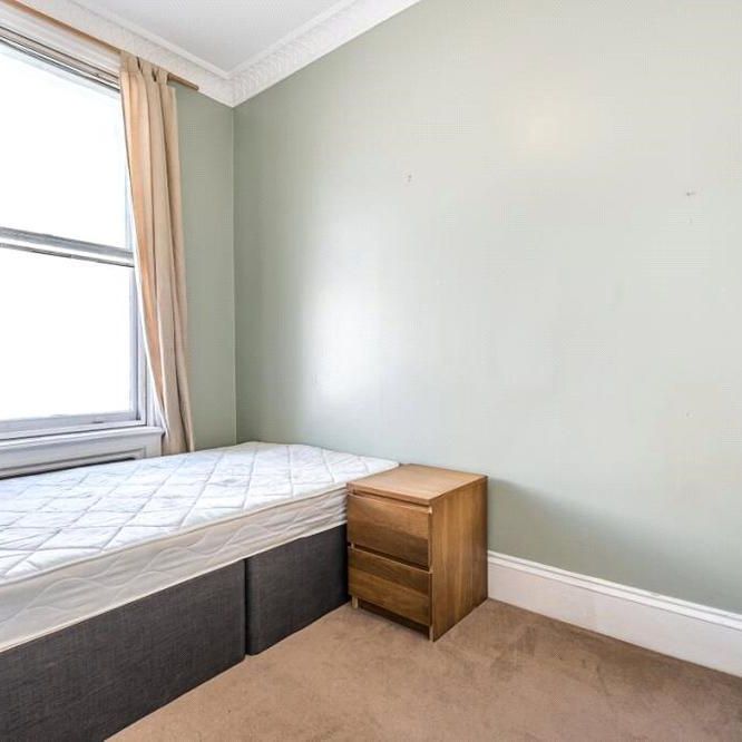 2 bedroom property to let - Photo 1