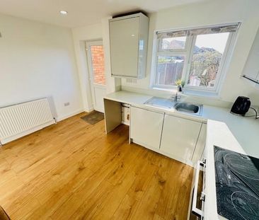 2 bedroom end of terrace house to rent - Photo 3