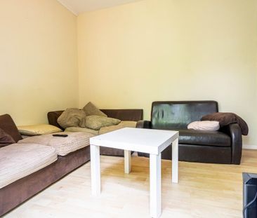 4 bedroom terraced house to rent - Photo 1