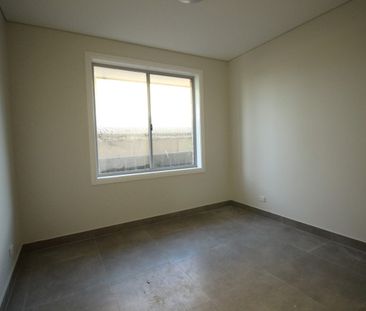 unique mdoern granny flat with street frontage and private yard space - Photo 1