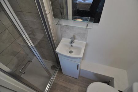 1 bedroom in a house share to rent - Photo 4