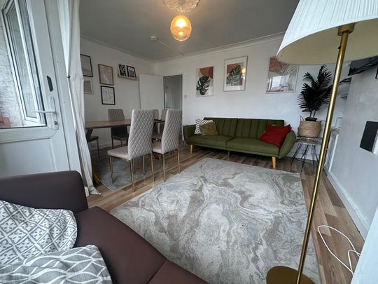 3 bedroom flat to rent - Photo 1