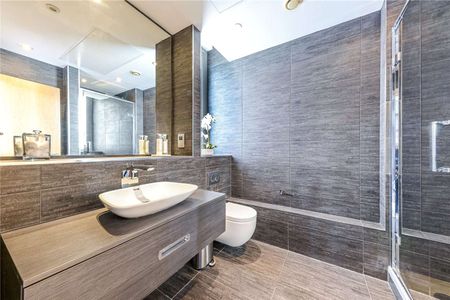 Exceptionally spacious two-bedroom apartment within this attractive and well-maintained portered development. - Photo 5