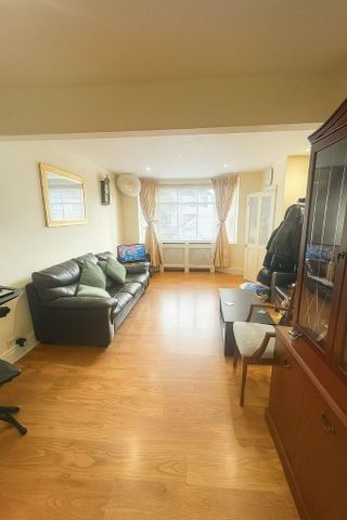 3 bedroom detached house to rent - Photo 2