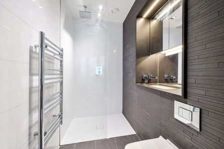 This stylish furnished two bedroom apartment sits in the prestigious Amory tower, offering contemporary living in the heart of Canary Wharf. - Photo 5