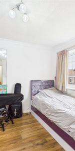 Cranbrook Drive, Berkshire Cranbrook Drive, Berkshire - Photo 3