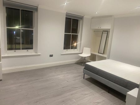 2 Bed Flat, Kensington Church Street, W8 - Photo 4