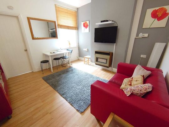 3 bedroom terraced house to rent - Photo 1