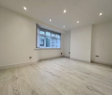 4 bedroom semi-detached house to rent - Photo 2