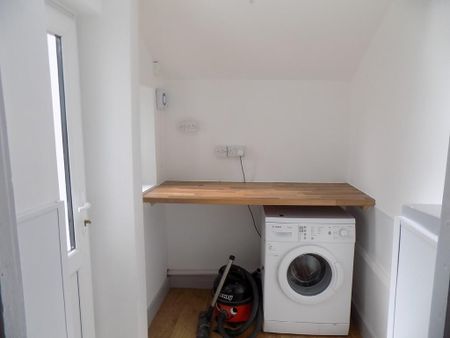 2 bedroom end of terrace house to rent - Photo 5