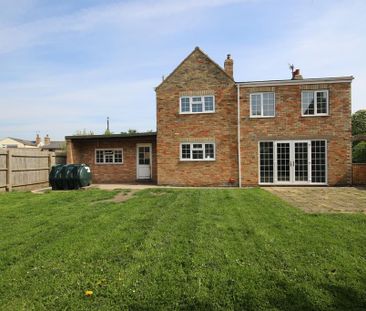 4 bedroom detached house to rent - Photo 2