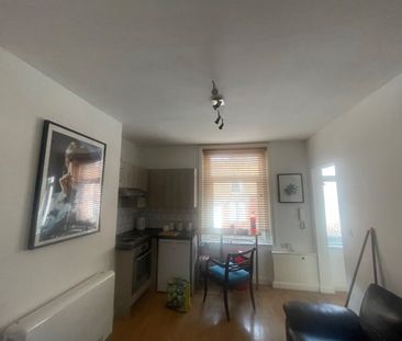 1 Bed Flat, Beeston, LS11 - Photo 5