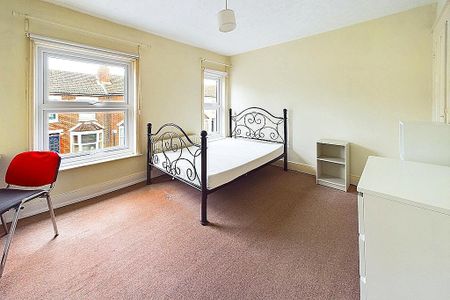 3 bedroom end of terrace house to rent - Photo 5