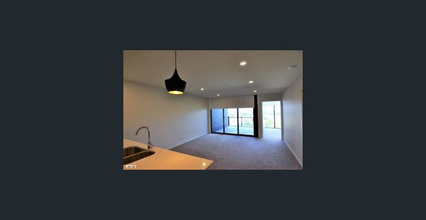 Comfortable Unfurnished 1 Bedroom + 1 Bathroom + Car Park Apartment at $620 per week! - Photo 1