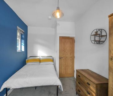 6 bedroom terraced house to rent - Photo 4