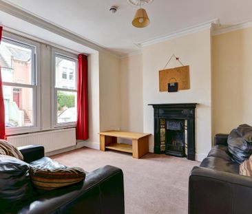 6 bedroom house to rent - Photo 2