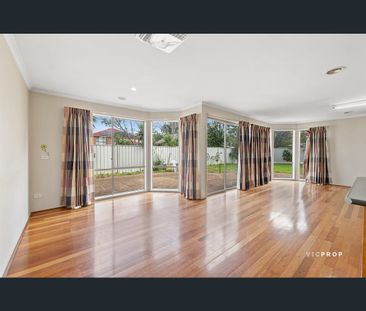 7 Sandalwood Circuit, Tarneit, Vic 3029 - Photo 2