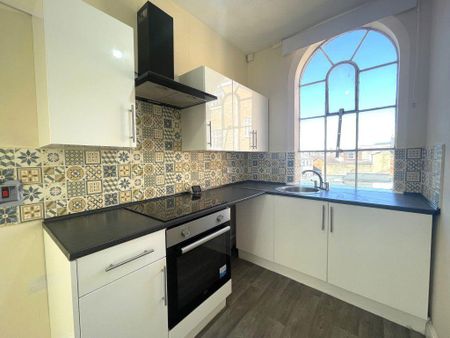 2 bedroom flat to rent - Photo 4
