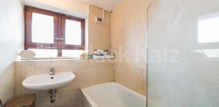 3 Bedroom, 1 bath, 1 reception Flat - Photo 5