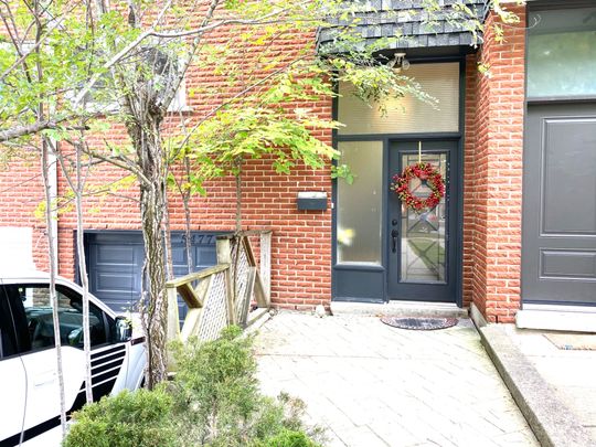 For Lease - 5477 Schueller Crescent, Burlington, Ontario - Photo 1