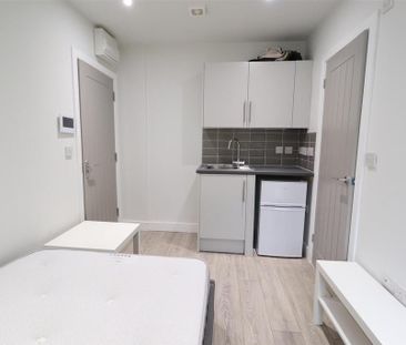 Studio to rent - Photo 6