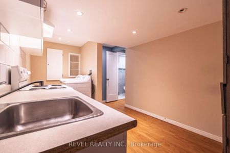 81 Dombey Road N #Basement - Photo 2