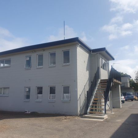 Extra roomy, one bedroom flat, very tidy condition with an open plan lounge, kitchen and dining and off street parking. - Photo 4