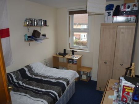 4 double bed, refurbished house, great location - Photo 2