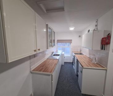 3 bedroom private hall to rent - Photo 4