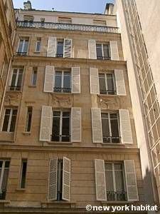 Logement à Paris, Location meublée - Photo 2