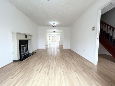 4 bedroom detached house to rent - Photo 2
