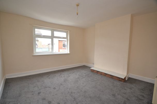 2 bed Flat for Rent - Photo 1