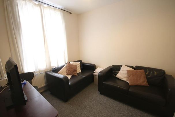 4 bedroom terraced house to rent - Photo 1