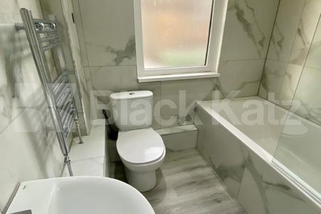 Newly refurbished bright & airy first floor period conversion - Photo 5