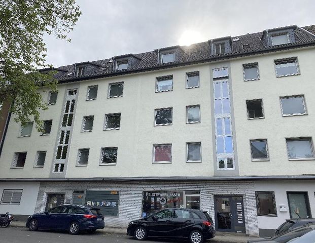 Vollmodernisierte 2-R-DG-Wohnung - zentral gelegen - Foto 1
