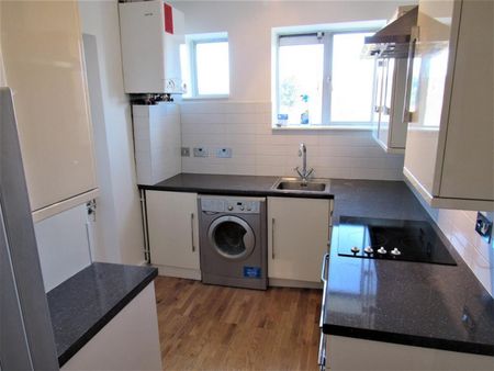 14 Hilldown Court, Streatham High Road, London, SW16 3NU - Photo 5