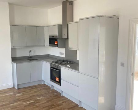 3 Bed Flat, St. Asaph Road, SE4 - Photo 3