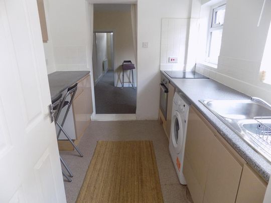 4 bedroom terraced house to rent - Photo 1