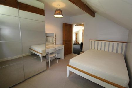 3 bedroom semi-detached house to rent - Photo 4