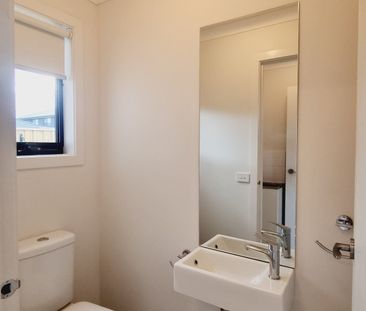 Stunning Family Home - Photo 4