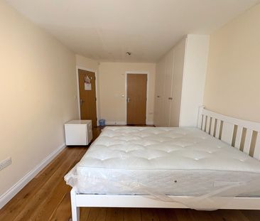 Studio Flat, Fernbrook Drive, HA2 - Photo 2
