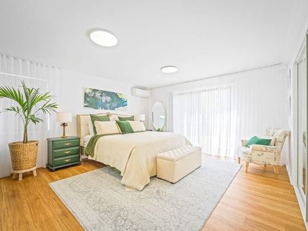 Stunning Family Residence - Photo 4