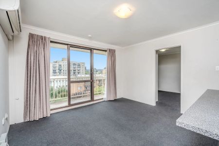 Top Floor Living - Photo 2