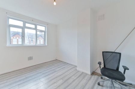 3 bedroom end of terrace house to rent - Photo 4