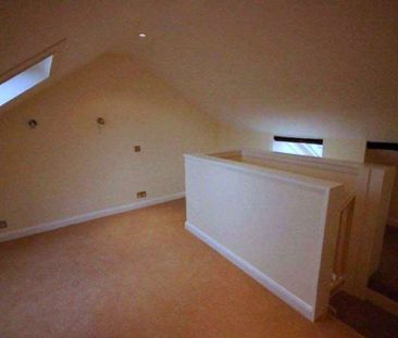 A one bedroom apartment located over 2 floors to rent in Reading. - Photo 3