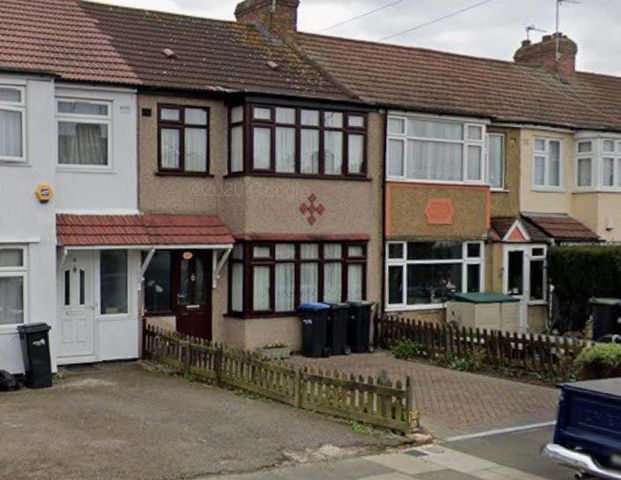 Dell Road, Enfield EN3, London - Photo 1